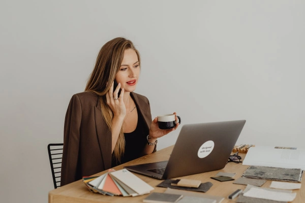 Студенттің әдемі трусикасы бар